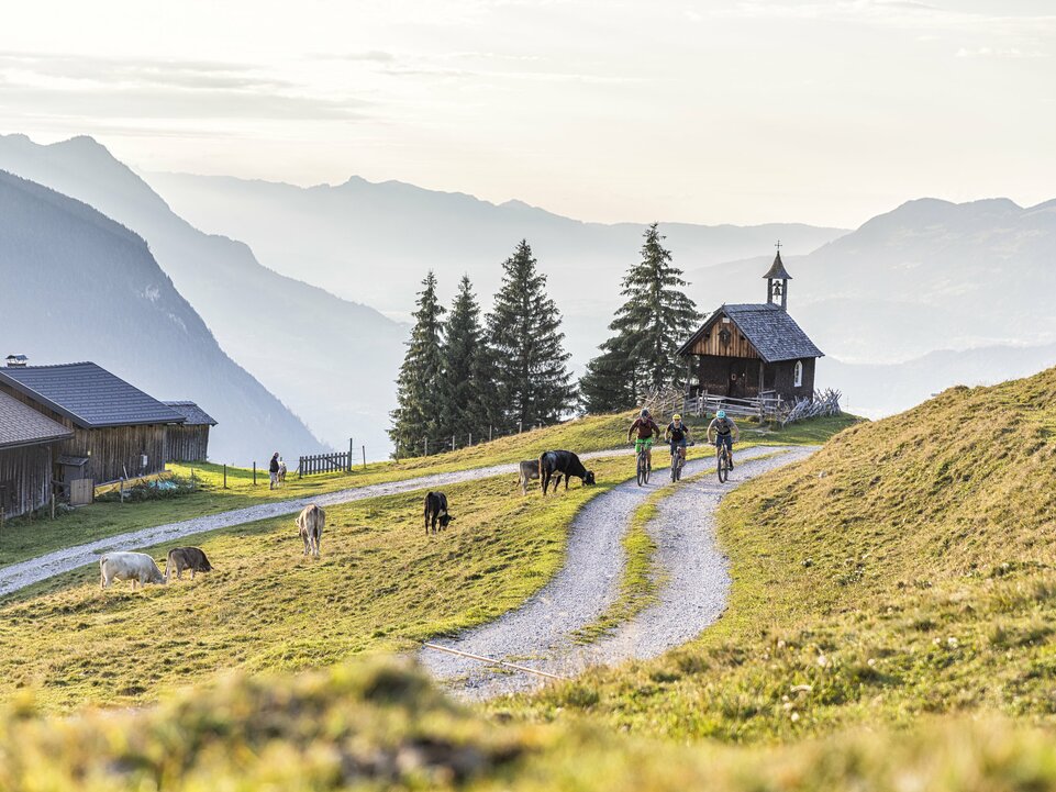 E-Bike-Tour rund um den Itonskopf | © WOM Medien