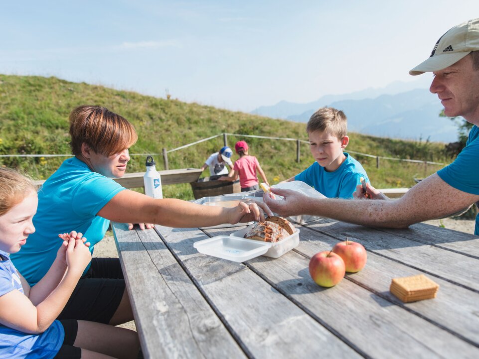 Wanderpause Sommer Familie Golm im Montafon | © Golm Silvretta Luenersee Tourismus GmbH Bregenz, Christoph Schoech